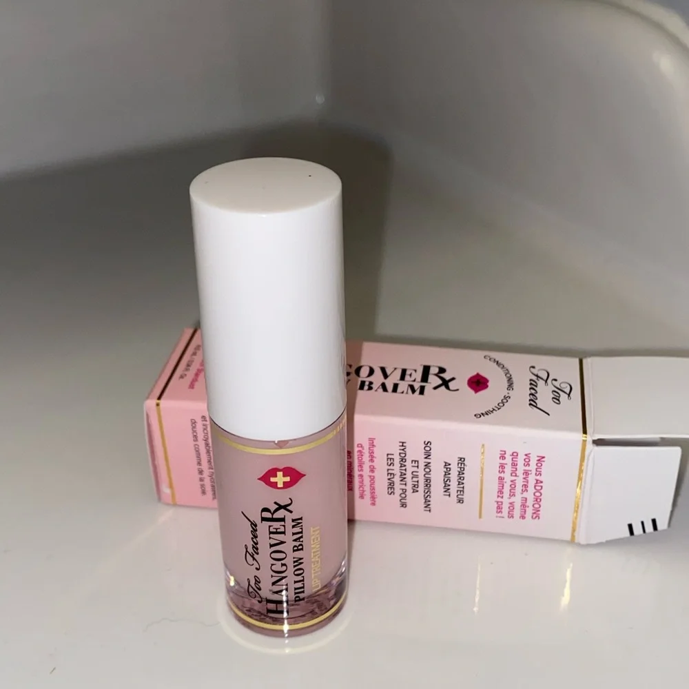 NWT too faced Hangover Pillow Balm Ultra-Hydrating Lip Balm